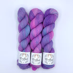 Lade das Bild in den Galerie-Viewer, Merino Singles - Purple Skies