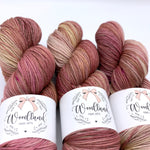 Lade das Bild in den Galerie-Viewer, Merino Hug - Rosewood
